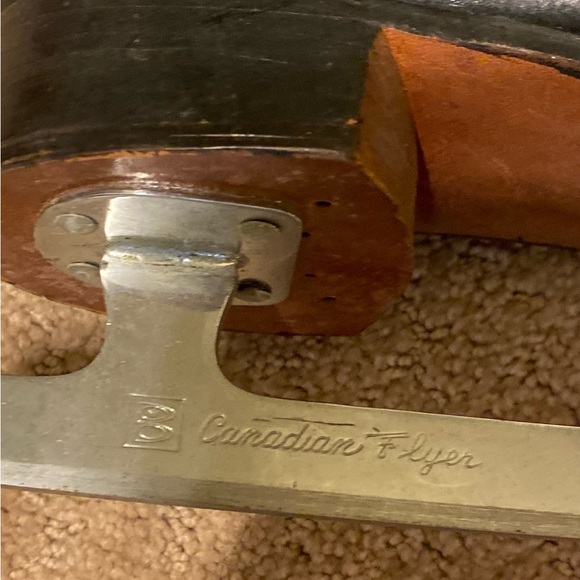 VINTAGE Men's Black leather Ice Skates, Size: 11 - Picture 6 of 6